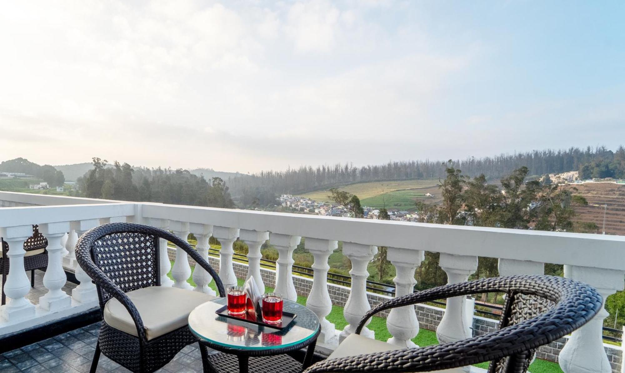 Treebo Skydale Premium Suites, 1500 Mtrs From Ooty Lake Ngoại thất bức ảnh